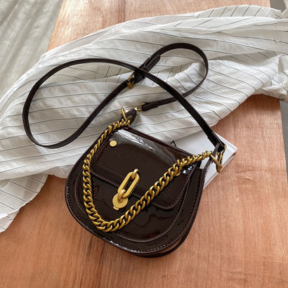 Petit Sac Bandoulière en Cuir Brillant avec Chaîne